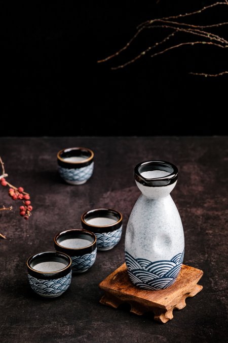 Japanese Sake Set With 1 Sake Carafe Bottle And 4 Sake Cups