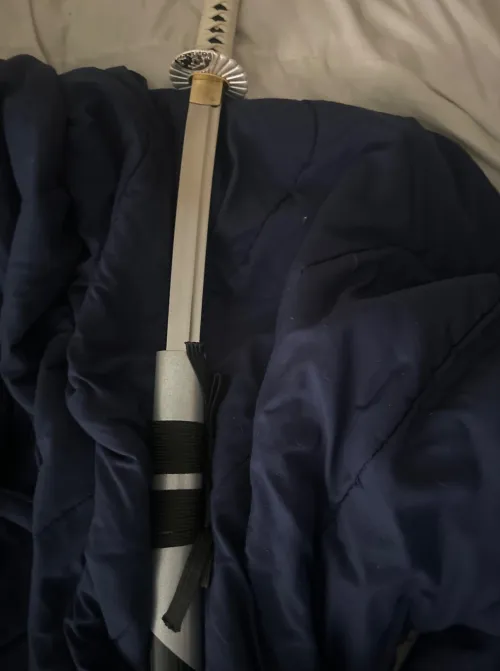 1060 Carbon Steel Katana with White Tsuka, Black Lacquer Saya in Floral Pattern