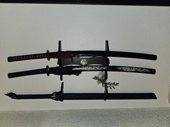 1095 Carbon Steel Katana with Dragon Saya and Tiger Tsuba in Black and Gold Fittings