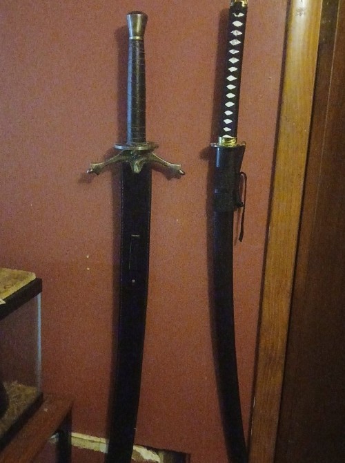 1045 Carbon Steel Katana Sword with Gold Bamboo Tsuba in Black Matte Hardwood Saya - Full Tang Collectible