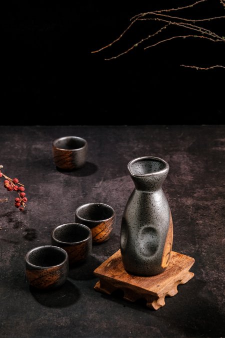 5-piece Vintage Japanese Saki Sake Set, 1 Serving Carafe And 4 Cups