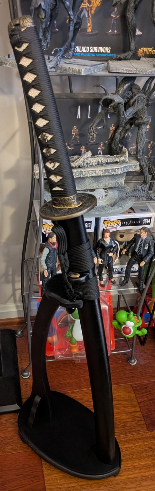 Manganese  Steel Wakizashi Sword With Black Piano Lacquer Saya And Floral Bird Tsuba