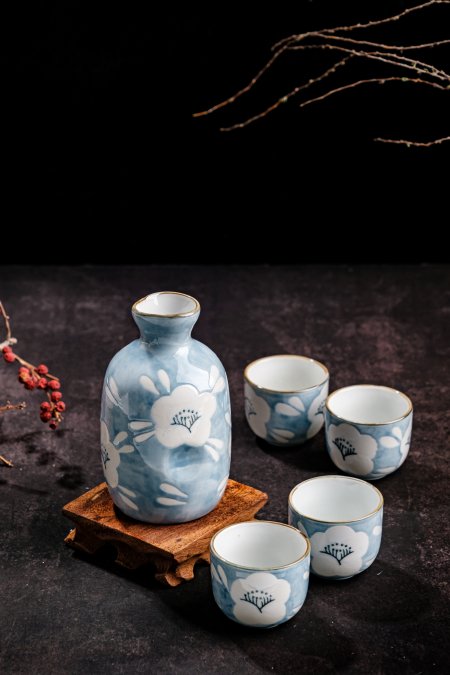 Japanese Sake Set With 1 Sake Carafe Bottle And 4 Sake Cups