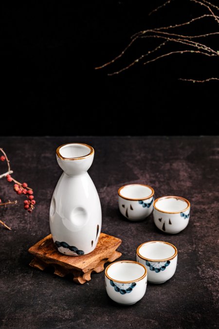 Japanese Sake Set, 1 Serving Carafe And 4 Cups