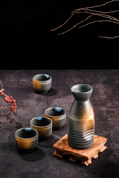 Japanese Saki Sake Set With 1 Sake Carafe Bottle And 4 Sake Cups