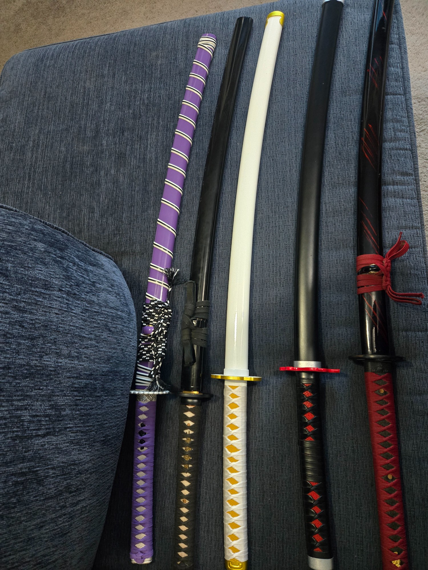 1090 Carbon Steel Purple Katana with Dragon Engraved Blade in Purple Saya with White Stripe Accents
